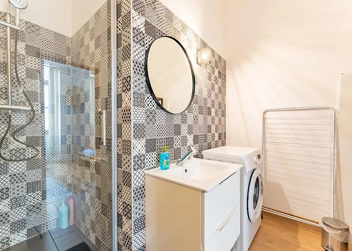 Le Beau Malcousinat Place Nationale Wifi Debit * モントーバン